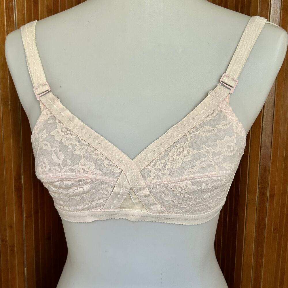 Vintage 70s Pink Lace Soft Cup Bra Size 32B Matching Hardware ILGWU